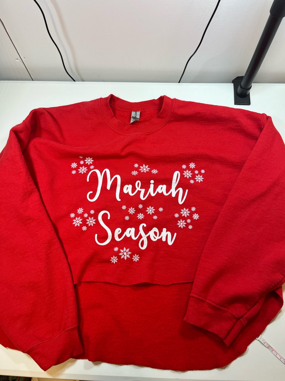 Mariah Season Christmas Cropped Sweatshirt Red Snowflake XL